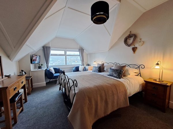 Schooner Point Guest House