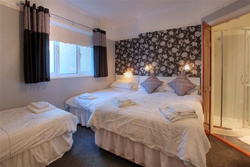 Senglea Lodge
