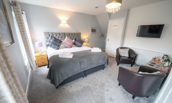 Seven Oaks Guest House