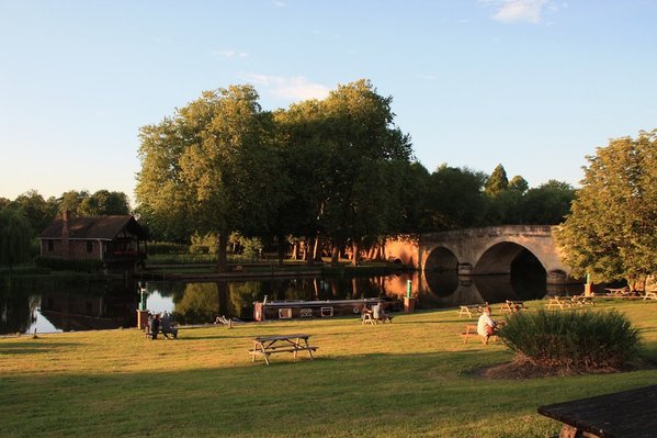 Shillingford Bridge Hotel