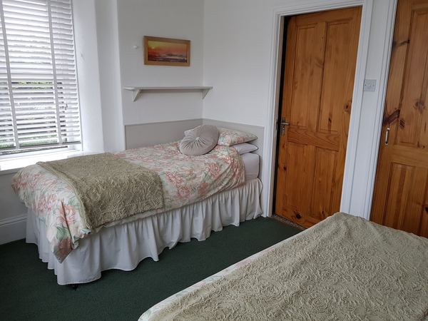 Summer Breeze Guest House - B&B