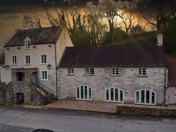 Swan House Tea Room and Bed & Breakfast