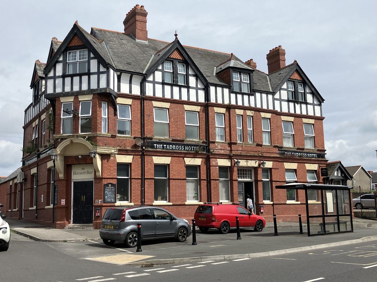 Tadross Hotel