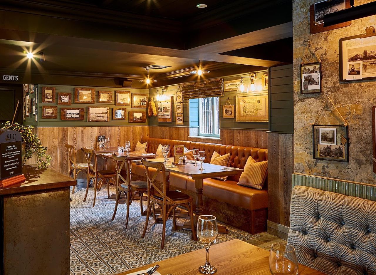 The Boathouse Inn and Riverside Rooms