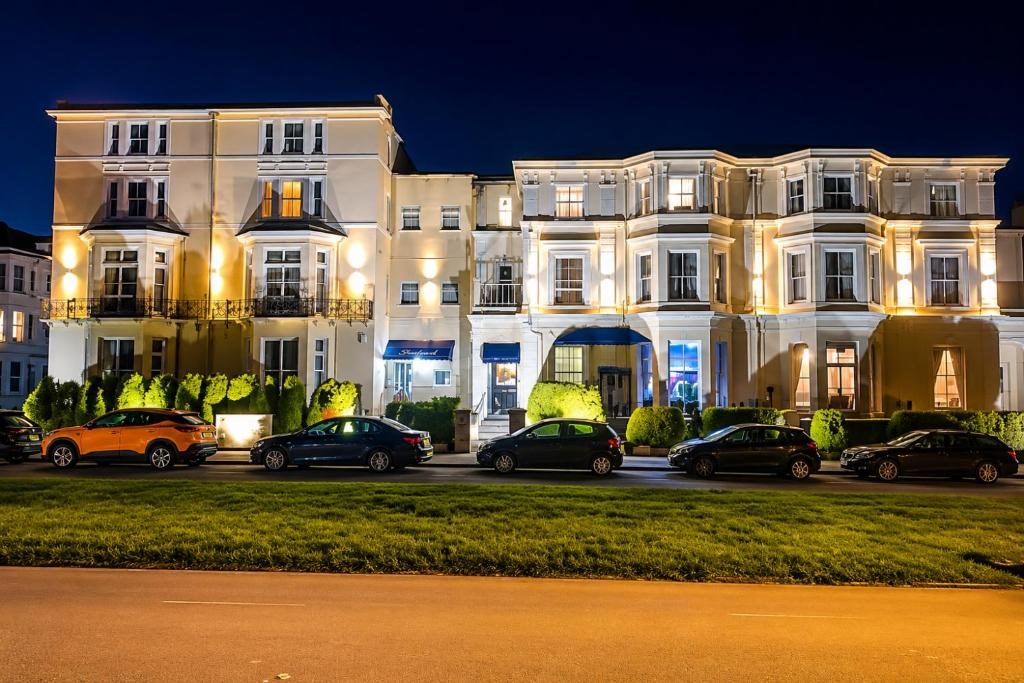 The Carlton Hotel