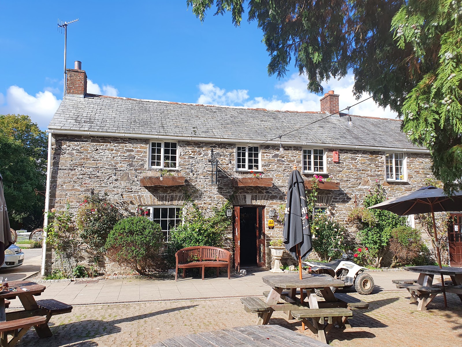 The Crooked Inn - Inn