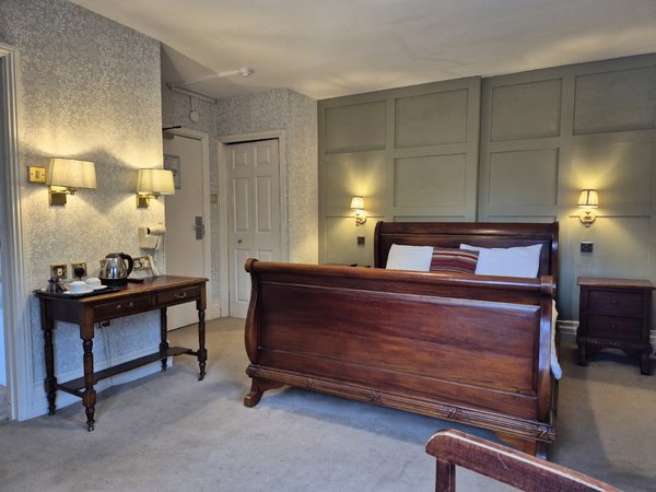 The Devils Punchbowl Hotel