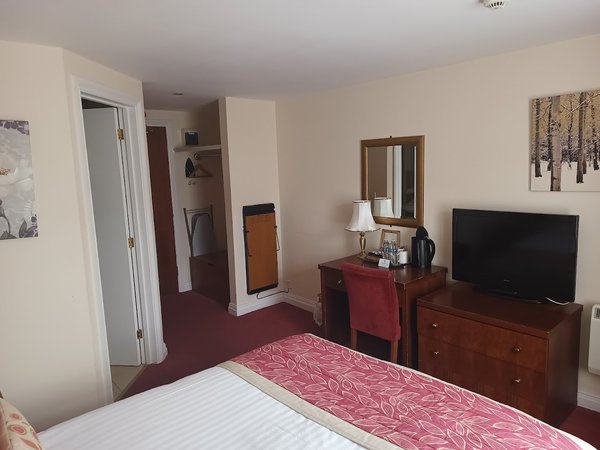 The Emmbrook Inn