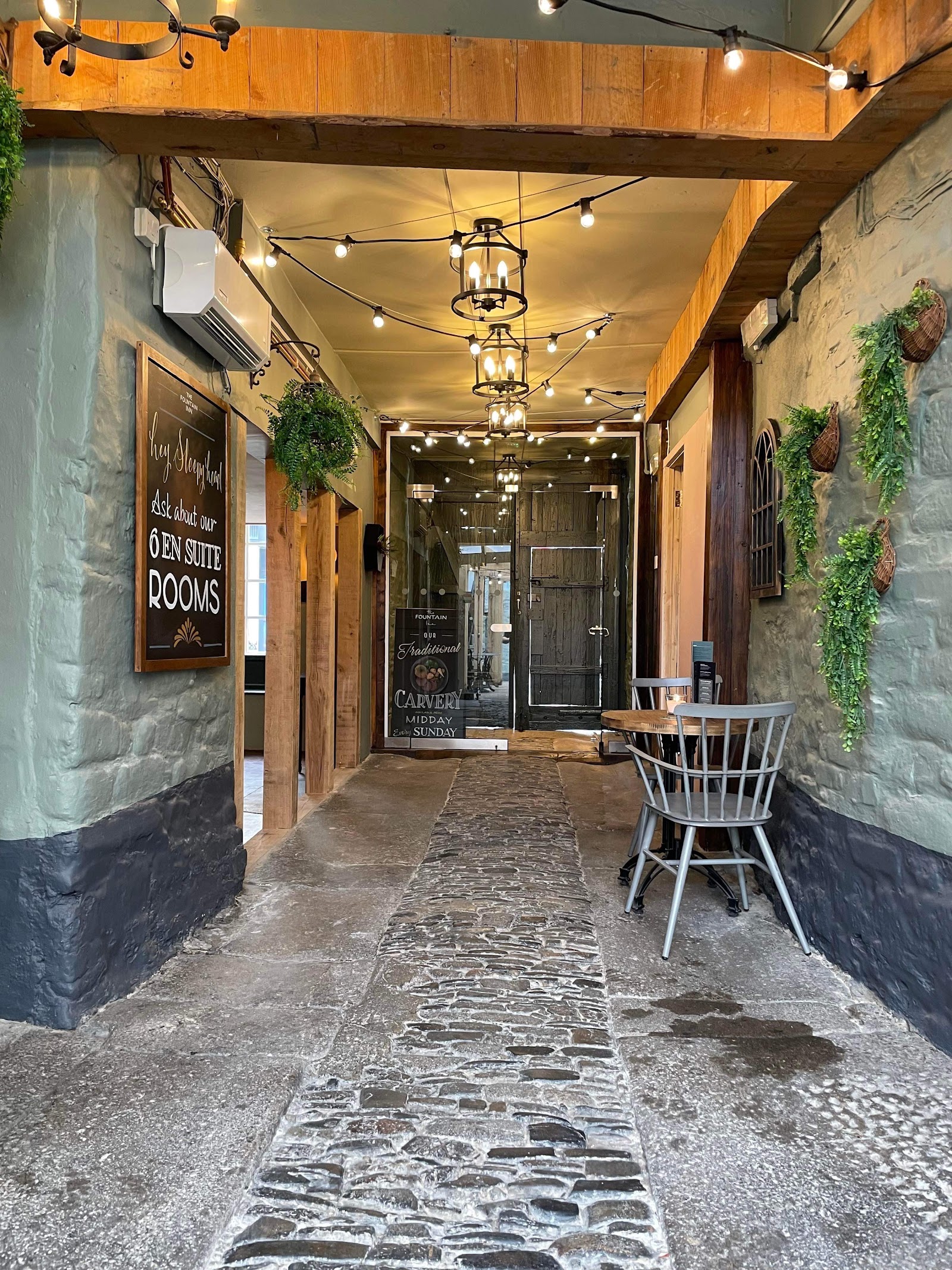 The Fountain Inn & Riverside Restaurant