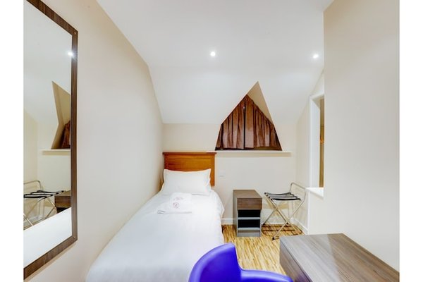 The Gissons Hotel