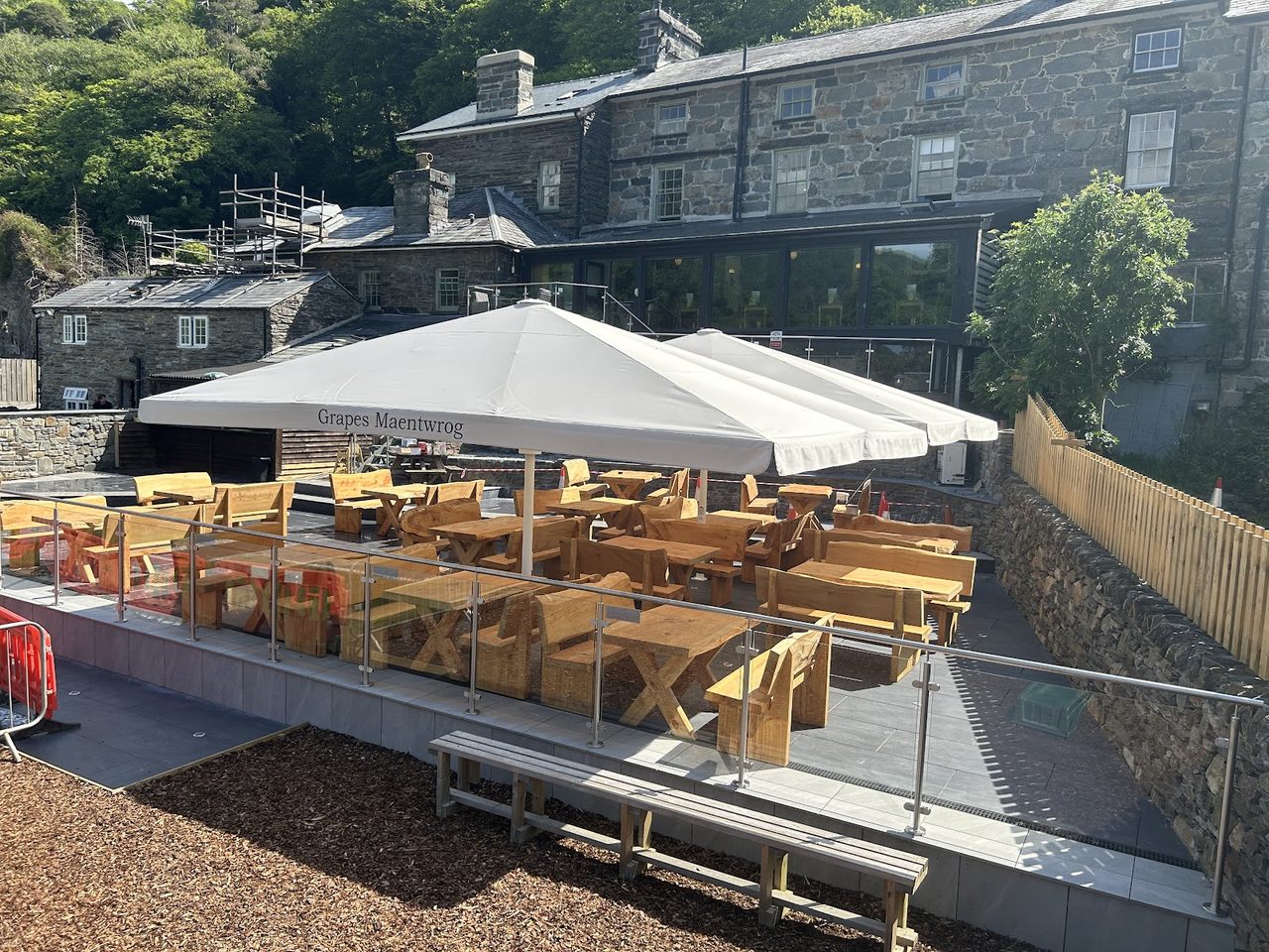 The Grapes Hotel