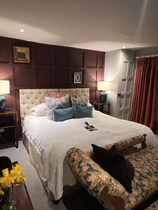 The Greyhound on the Test Hotel