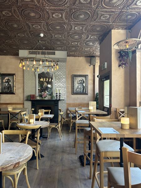 The Hayden Pub & Rooms