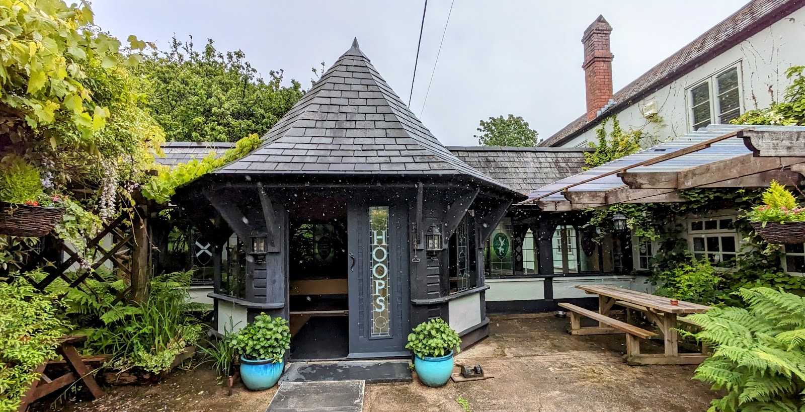 The Hoops Inn and Country Hotel