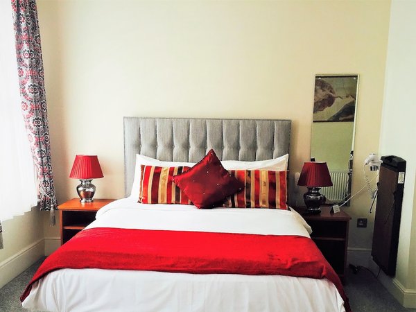 The Ilfracombe House Hotel - near Cliffs Pavilion