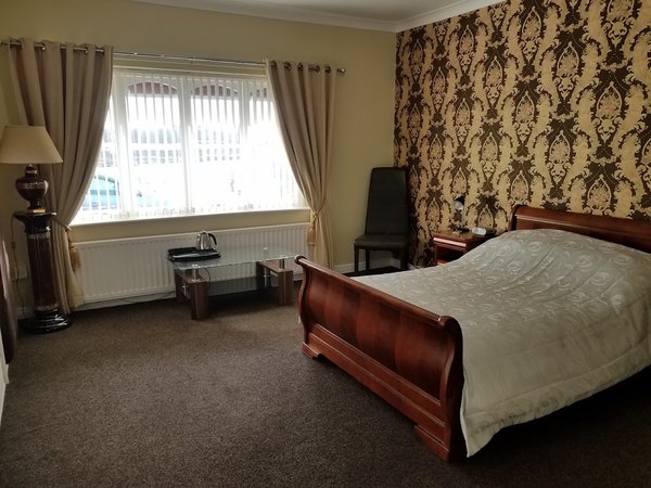 The Mayfair Lodge & Family Suite