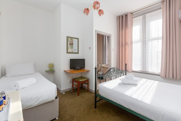 The New Sandringham Court Hotel
