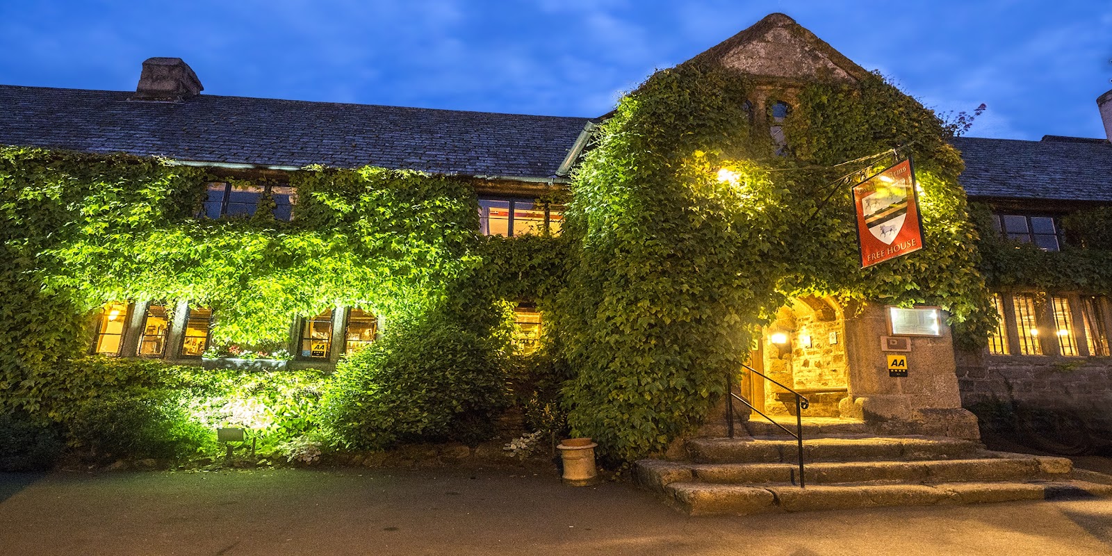 The Oxenham Arms Hotel & Restaurant