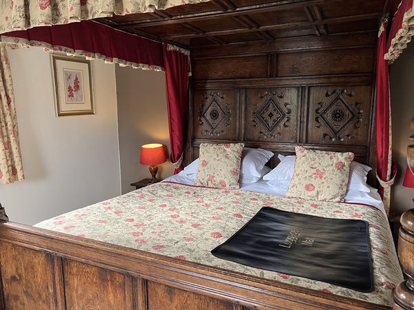 The Oxenham Arms Hotel & Restaurant