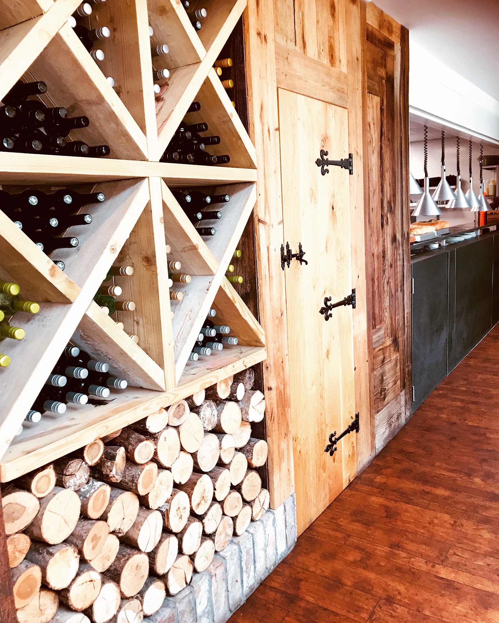 The Pickwick Inn & Olivers Restaurant