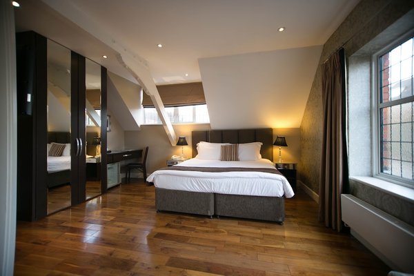 The Pillar Hotel