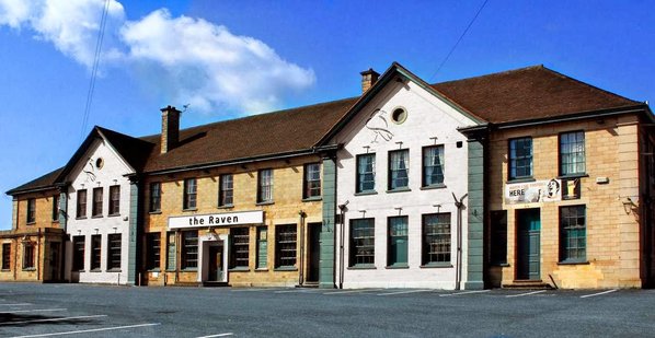 The Raven Hotel - Inn