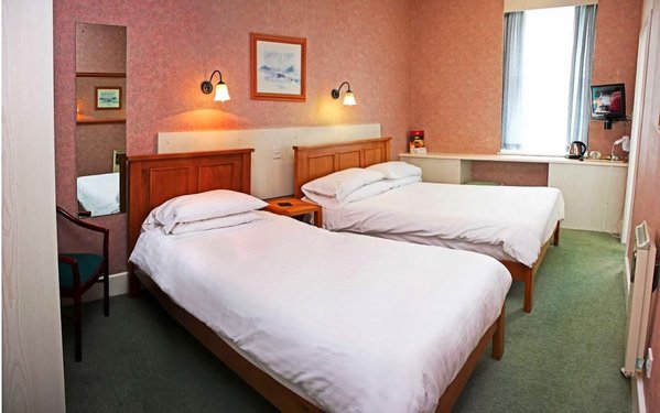 The Raven Hotel - Inn