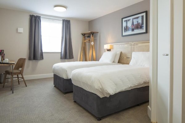 The Ravens Cliff Lodge by Marstons Inns