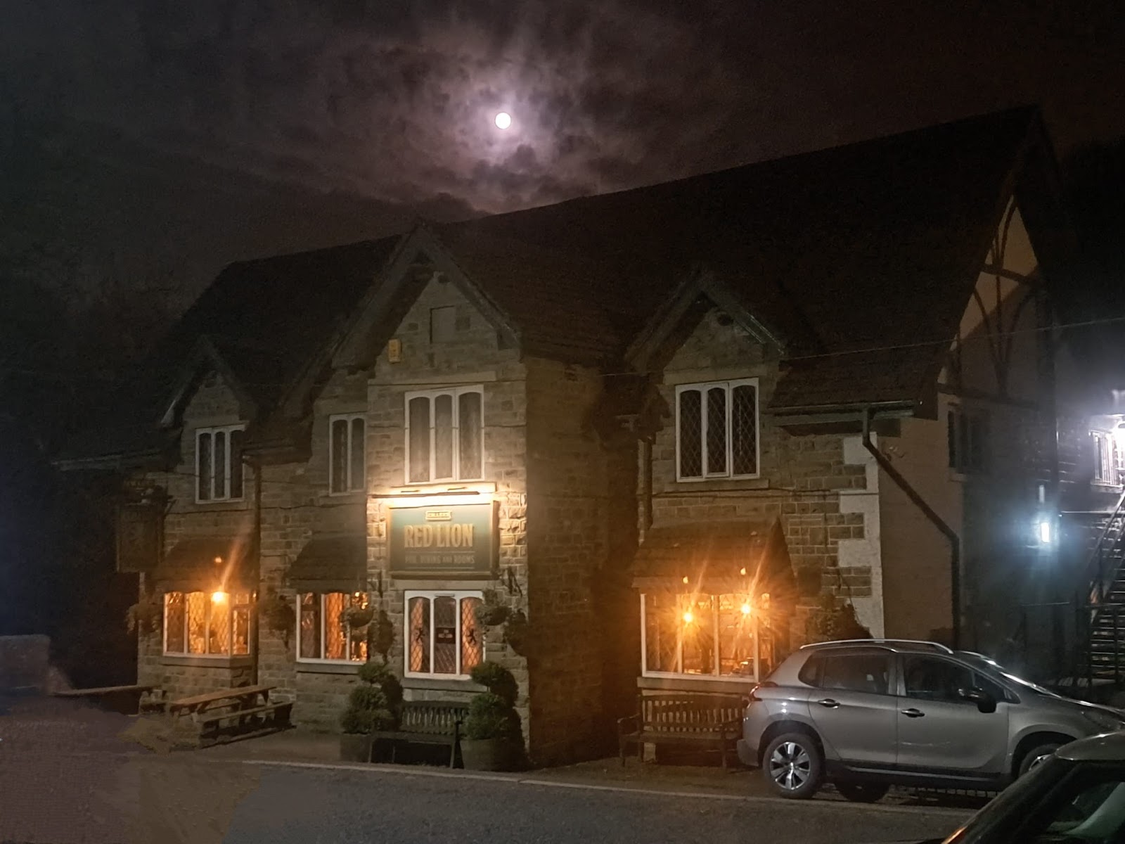 The Red Lion Hawkshaw