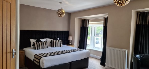 The Three Horseshoes Hotel