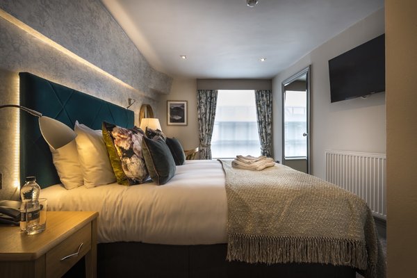 Three Swans Hotel