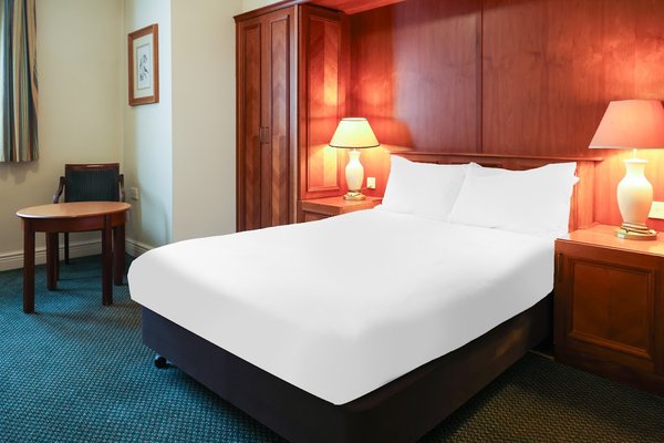 Tong Park Hotel