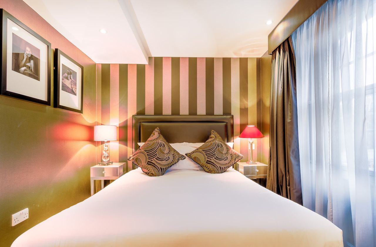 Tophams Hotel