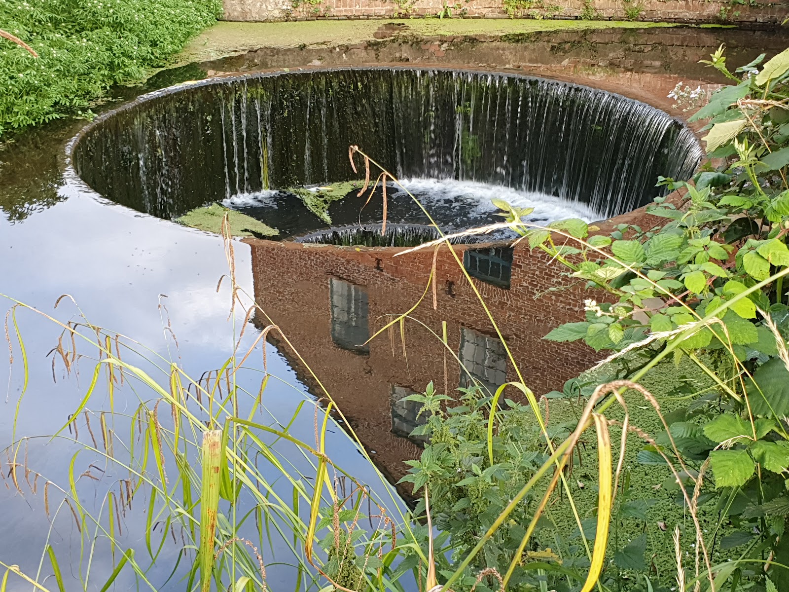 Tumbling Weir Hotel