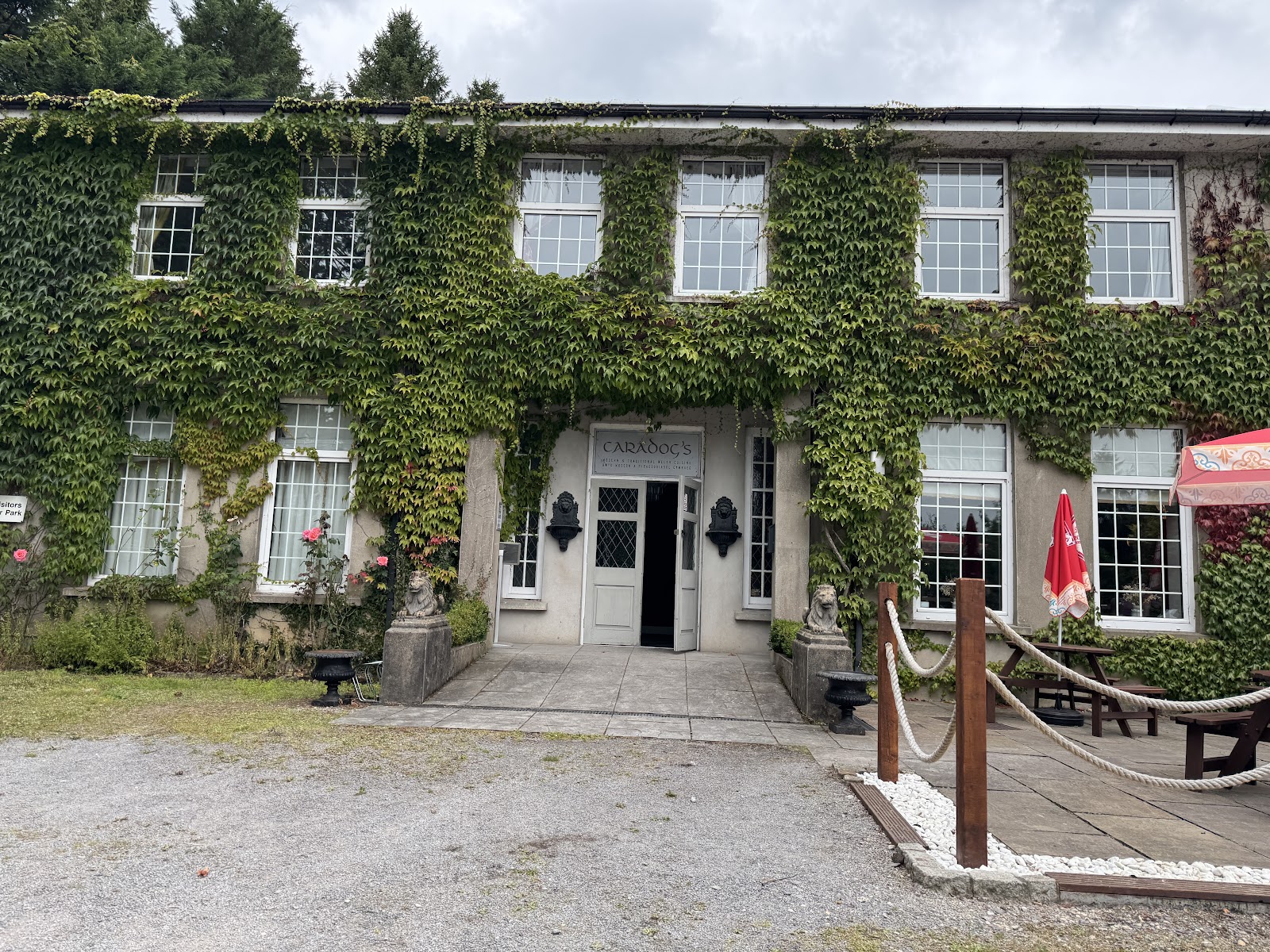 Ty Newydd Country Hotel