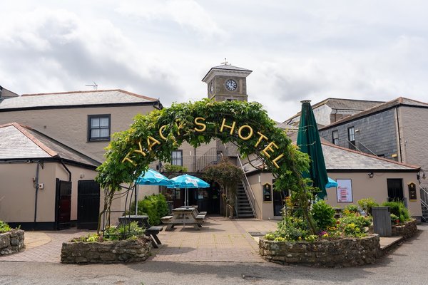 Tyacks Hotel