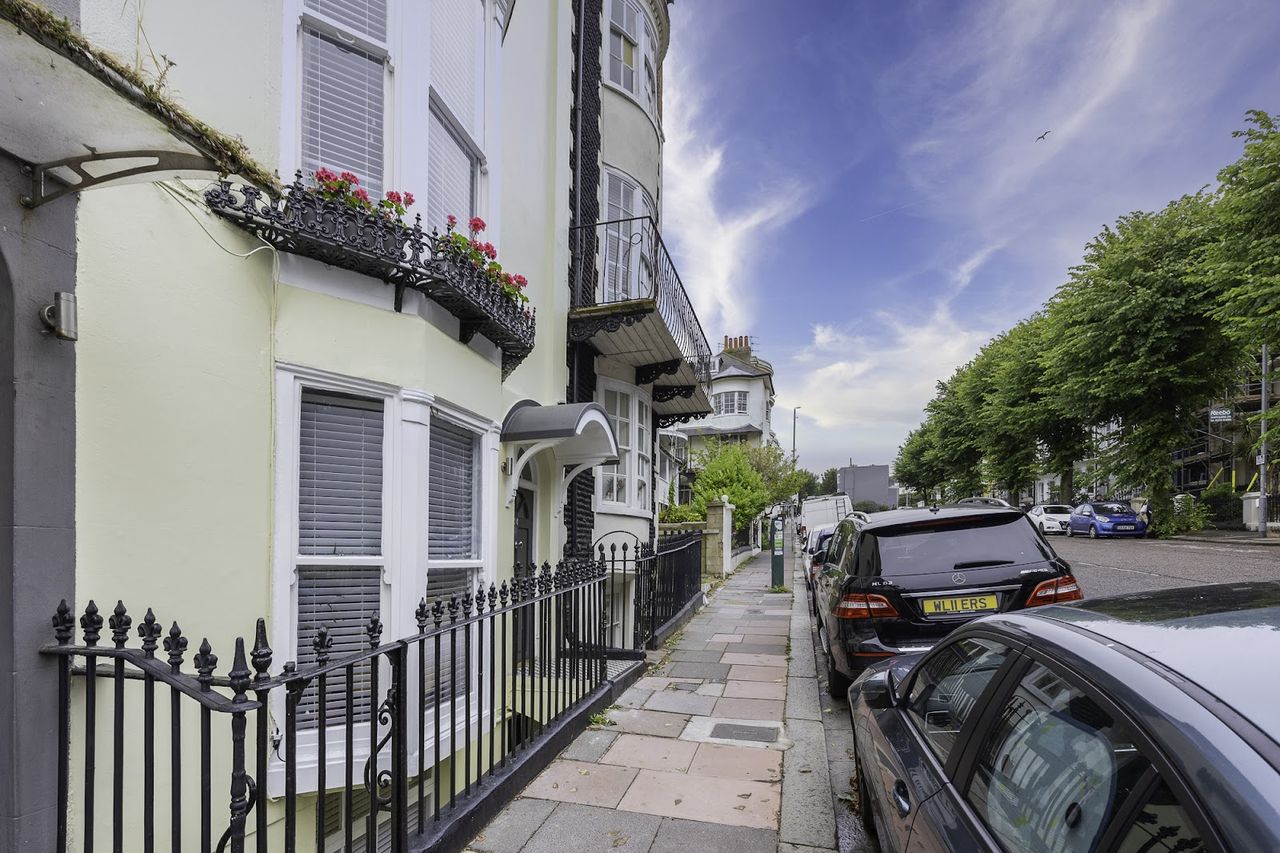 Upper Rock Brighton – Guest House