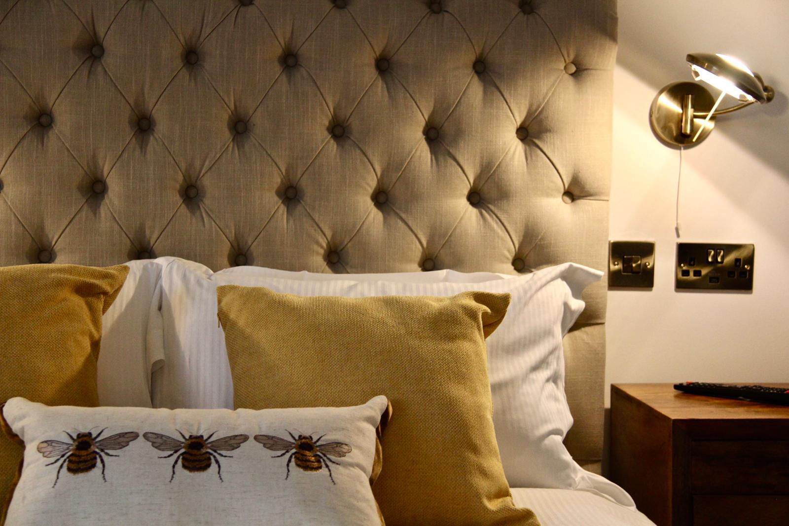 Upstairs at 33 - Self check in boutique Hotel Worcester