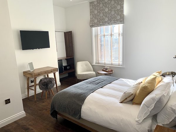 Upstairs at 33 - Self check in boutique Hotel Worcester