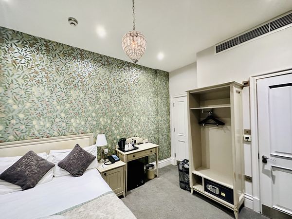 W12 Rooms