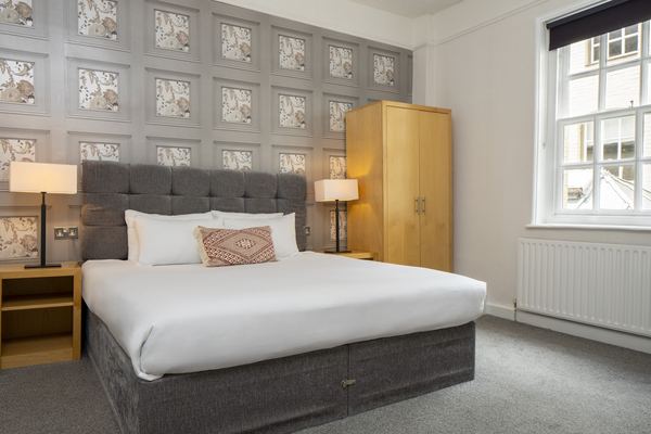 The Warwick Arms Hotel