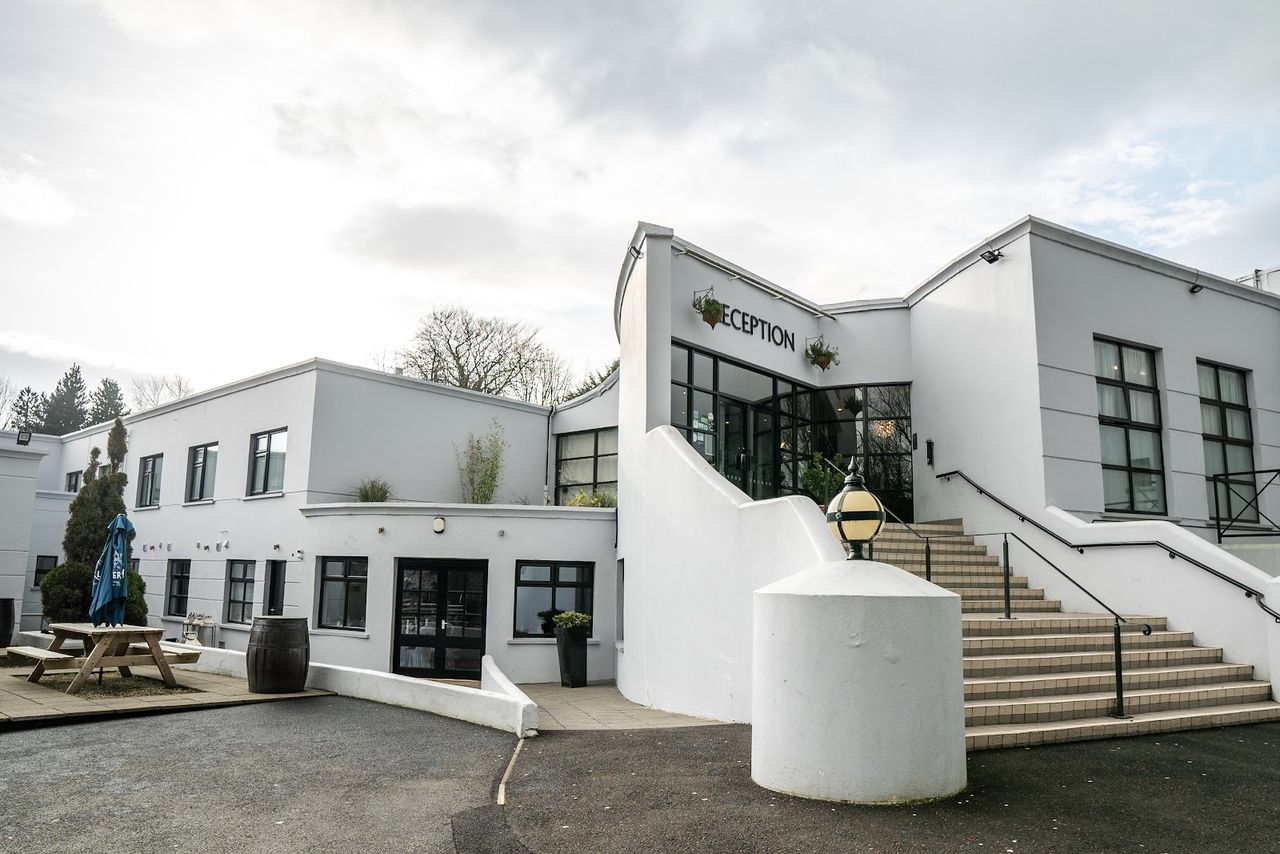 Waterfoot Hotel