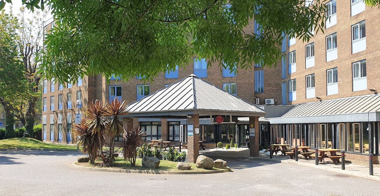 Waterloo Hub Hotel and Suites