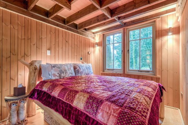 Whispering Cottages Bed and Breakfast