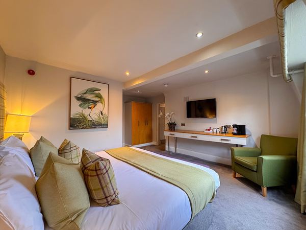 White Hart Hotel & Apartments