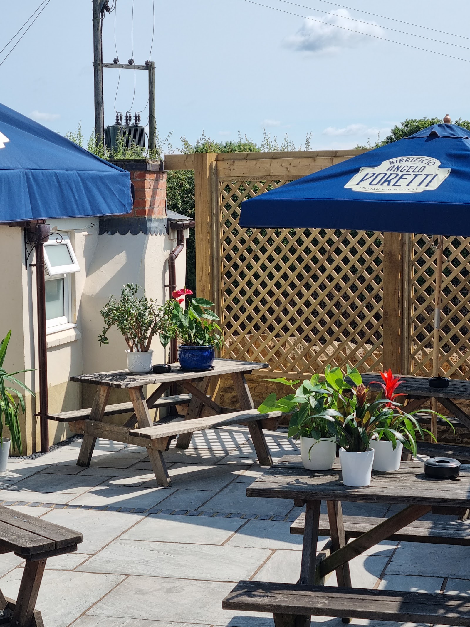 White Horse Inn & Restaurant