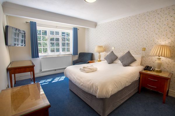 Woodland Manor Hotel