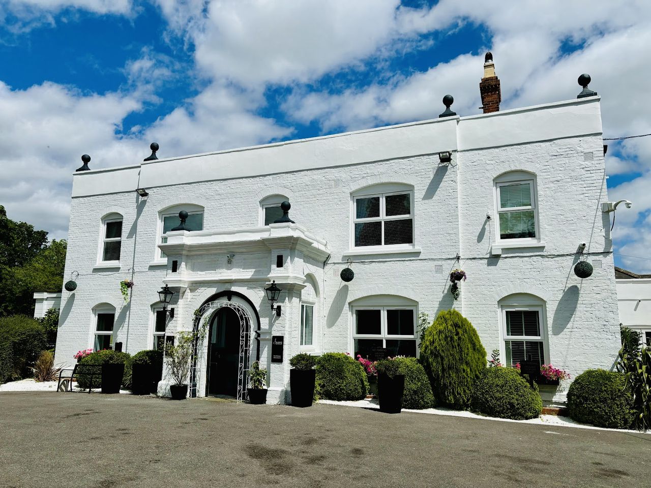 WorldHotels Distinctive Woughton House Hotel