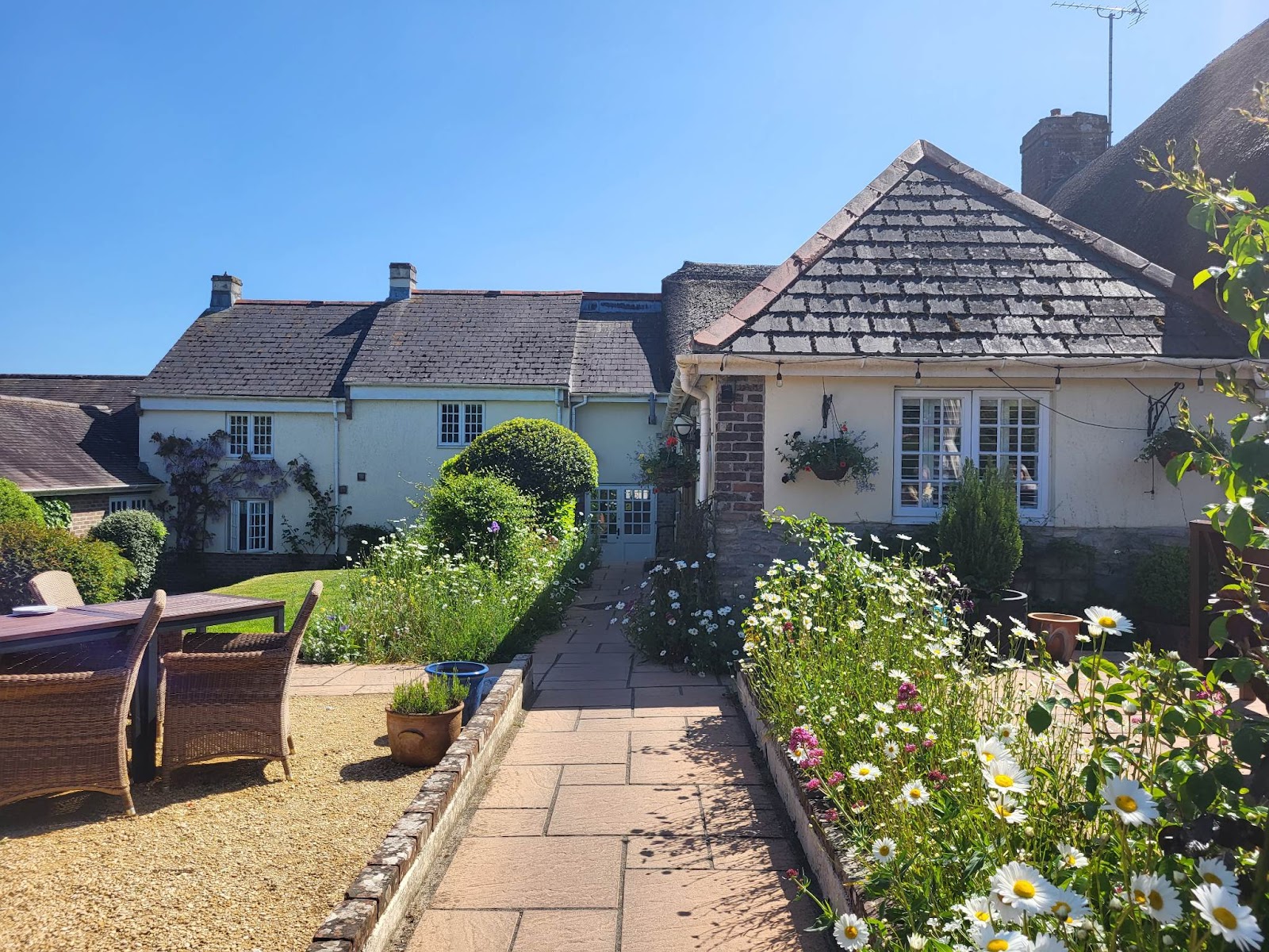 Yalbury Cottage