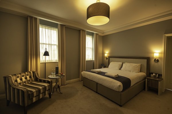 Yarrow Hotel